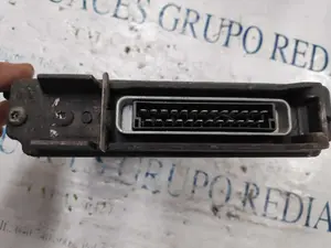 Foto de CENTRALITA MOTOR UCE RENAULT CLIO I FASE I / II (B/C57) 1.2 (58 CV / 43 KW) referencia 7700104956 foto 2