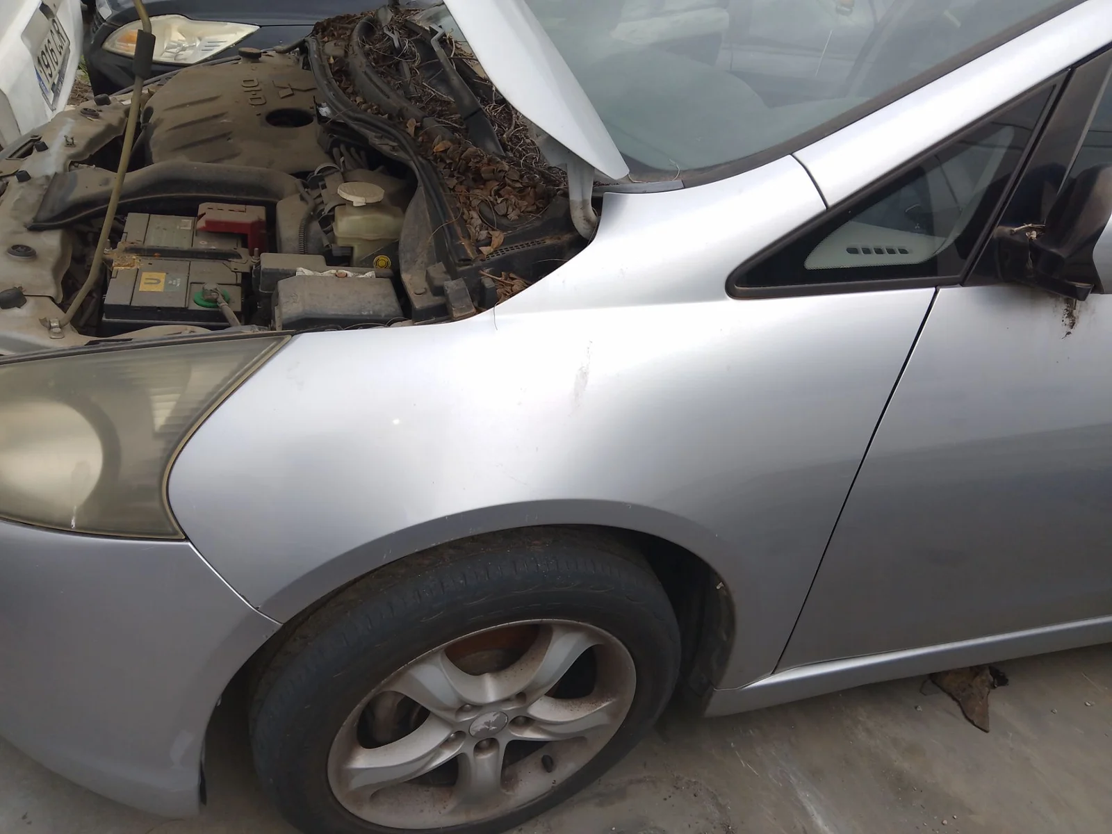 Foto de ALETA DELANTERA IZQUIERDA MITSUBISHI GRANDIS (NA0W) 2.0 DI-D CAT (136 CV / 100 KW)