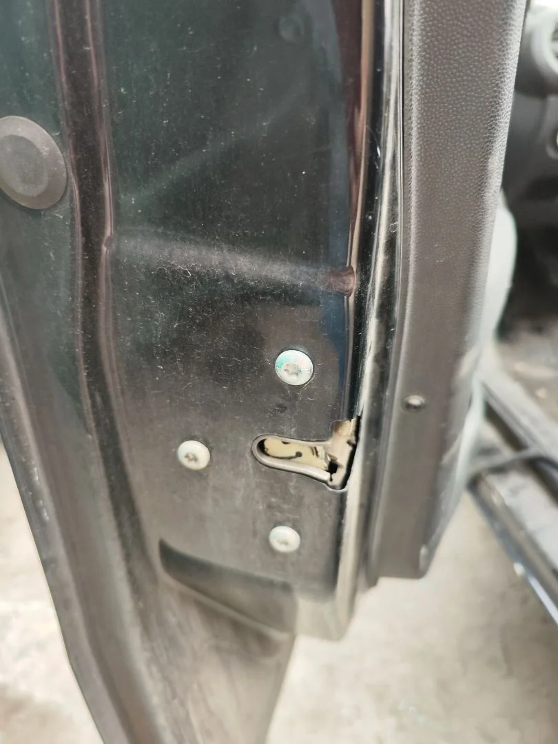 Foto de CERRADURA PUERTA DELANTERA IZQUIERDA OPEL CORSA D 1.3 16V CDTI (75 CV / 55 KW)