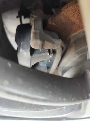 Foto de PINZA DE FRENO TRASERA DERECHA CITROEN GRAND C4 PICASSO 1.6 16V HDi FAP (109 CV / 80 KW) referencia 4401Q5