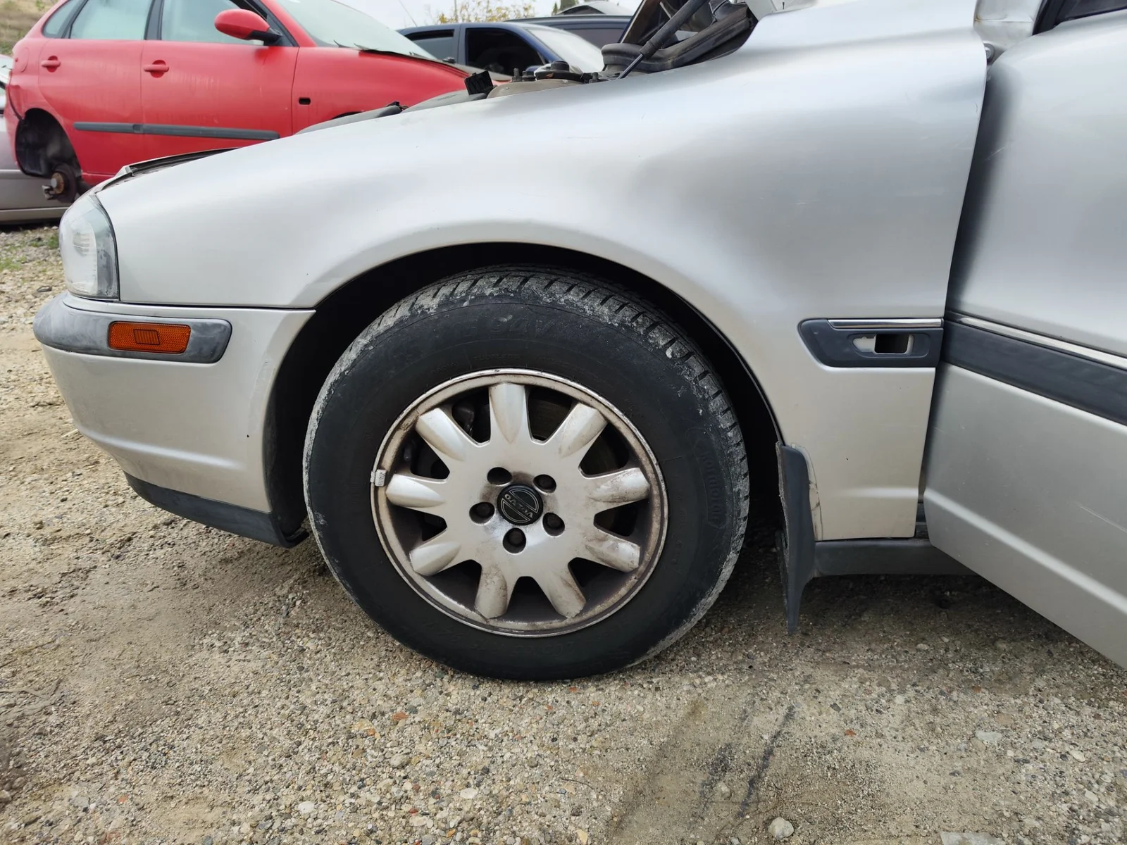 Foto de ALETA DELANTERA IZQUIERDA VOLVO S80 BERLINA 2.4 CAT (140 CV / 103 KW)