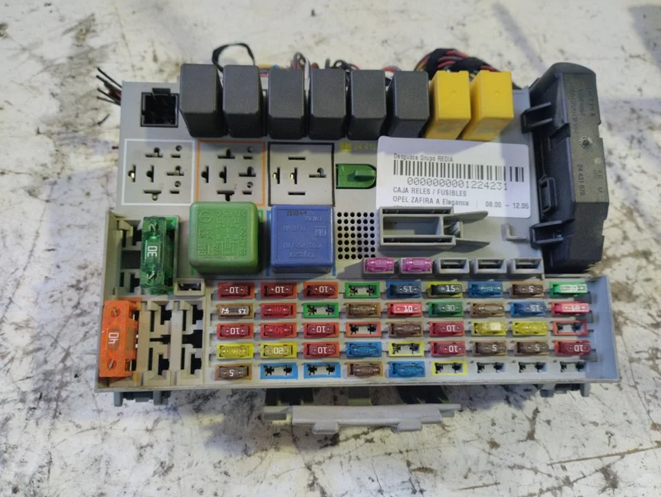 Foto de CAJA RELES / FUSIBLES OPEL ZAFIRA A 2.0 DTI (101 CV / 74 KW) referencia 15344887
