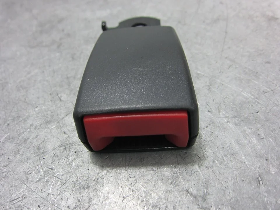 Foto de ENGANCHE CINTURON TRASERO IZQUIERDO PORSCHE PANAMERA (TIPO 970) referencia 97080318500
