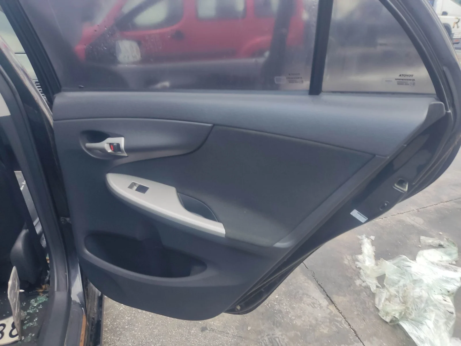 Foto de GUARNECIDO PUERTA TRASERA DERECHA TOYOTA COROLLA (E15) 1.4 Turbodiesel CAT (90 CV / 66 KW) referencia 6763012E41B1