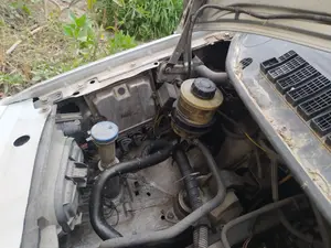 Foto de DEPOSITO LIMPIA PEUGEOT EXPERT FURGÓN COMFORT (1995) 2.0 HDi (109 CV / 80 KW)