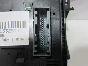 Foto de PANTALLA MULTIFUNCION OPEL ASTRA H BERLINA 1.4 16V (90 CV / 66 KW) referencia 13208089 foto 7
