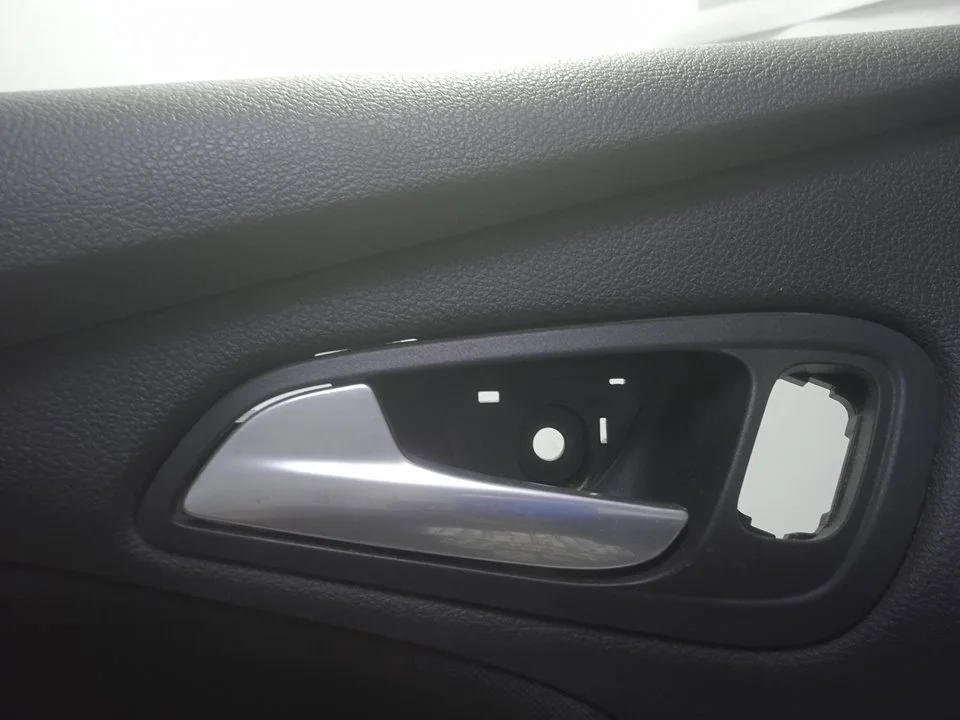 Foto de MANETA INTERIOR DELANTERA IZQUIERDA FORD FOCUS BERLINA (CEW) 1.0 EcoBoost CAT (125 CV / 92 KW) referencia 1857223