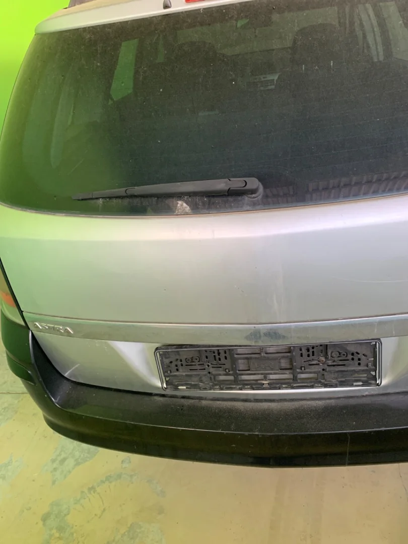 Foto de MOTOR LIMPIA TRASERO OPEL ASTRA H CARAVAN 1.9 16V CDTI CAT (Z 19 DTH / LRD) (150 CV / 110 KW)