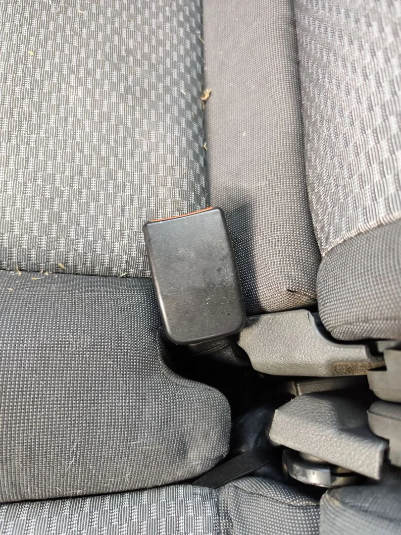 Foto de ENGANCHE CINTURON TRASERO DERECHO FORD FOCUS C-MAX (CAP)(2003) 1.6 TDCi CAT (109 CV / 80 KW)