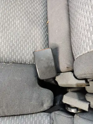Foto de ENGANCHE CINTURON TRASERO DERECHO FORD FOCUS C-MAX (CAP)(2003) 1.6 TDCi CAT (109 CV / 80 KW)
