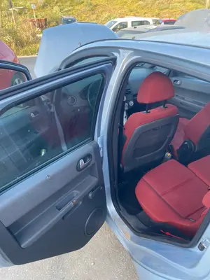Foto de GOMAS CONTORNO PUERTA MITSUBISHI COLT CZ3 BERL. 5 (Z30A) 1.3 CAT (95 CV / 70 KW)