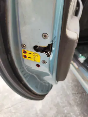 Foto de CERRADURA PUERTA TRASERA IZQUIERDA CITROEN XSARA PICASSO 2.0 HDi CAT (RHY / DW10TD) (90 CV / 66 KW)