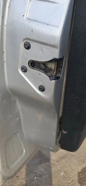 Foto de CERRADURA PUERTA DELANTERA IZQUIERDA FORD MONDEO BERLINA (GE) 2.0 TDCi CAT (131 CV / 96 KW) referencia 4057983 foto 2