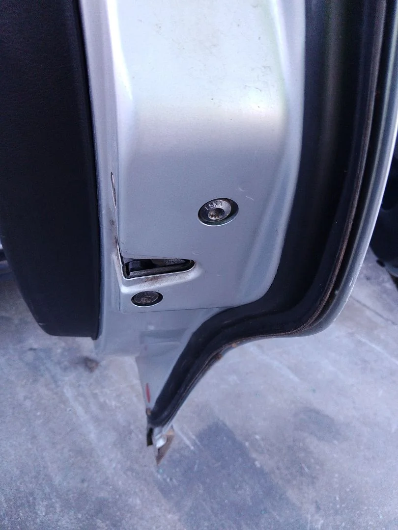 Foto de CERRADURA PUERTA TRASERA DERECHA VOLKSWAGEN PASSAT BERLINA (3B3) 1.9 TDI (131 CV / 96 KW)