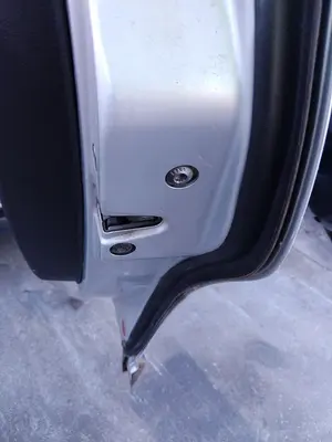 Foto de CERRADURA PUERTA TRASERA DERECHA VOLKSWAGEN PASSAT BERLINA (3B3) 1.9 TDI (131 CV / 96 KW)