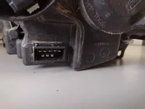 Foto de FARO DERECHO PEUGEOT EXPERT FURGÓN referencia 89902604 foto 5