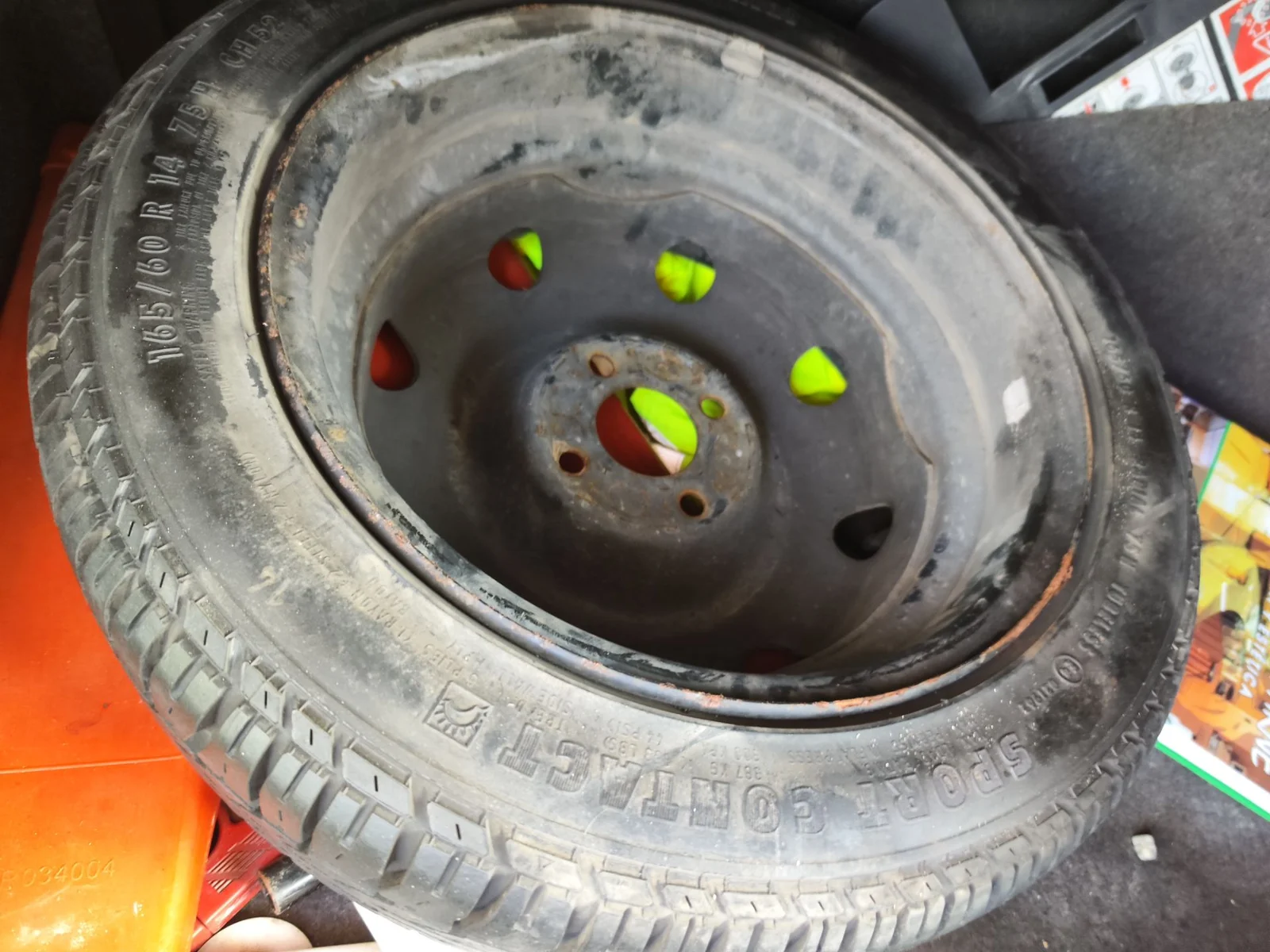Foto de RUEDA DE REPUESTO RENAULT CLIO III 1.4 16V (98 CV / 72 KW)
