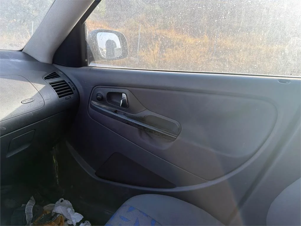 Foto de GUARNECIDO PUERTA DELANTERA DERECHA SEAT CORDOBA BERLINA (6K2)