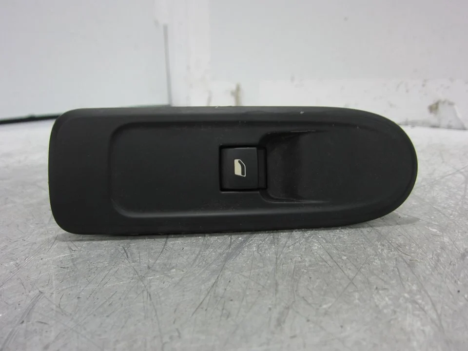 Foto de MANDO ELEVALUNAS DELANTERO DERECHO PEUGEOT 508 2.0 16V HDi FAP (140 CV / 103 KW) referencia 96661102XT
