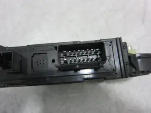 Foto de MOTOR ELEVALUNAS DELANTERO DERECHO PEUGEOT 307 BREAK / SW (S1)(04.2002) 1.6 HDi (109 CV / 80 KW) referencia 9634457480 foto 2