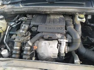 Foto de MOTOR COMPLETO PEUGEOT 308 1.6 16V HDi (90 CV / 66 KW) referencia 0135QF