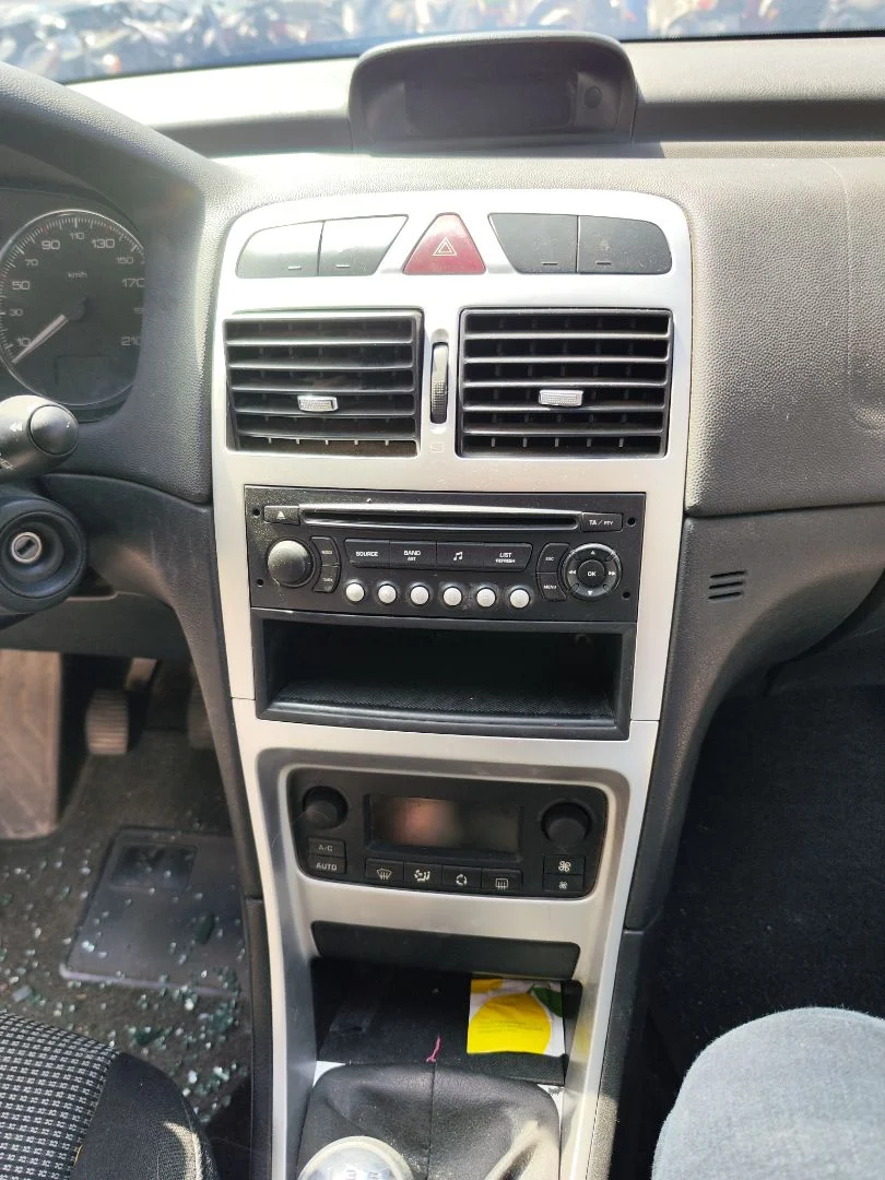 Foto de CONSOLA CENTRAL PEUGEOT 307 BERLINA (S2) 1.4 16V CAT (KFU / ET3J4) (88 CV / 65 KW)