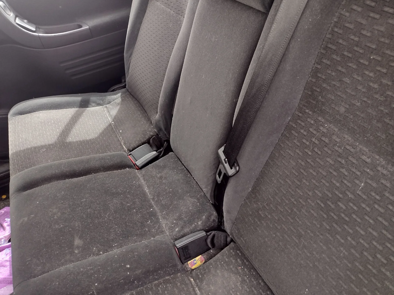 Foto de ENGANCHE CINTURON TRASERO CENTRAL OPEL ZAFIRA A 2.0 DTI (101 CV / 74 KW)
