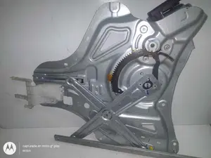 Foto de ELEVALUNAS DELANTERO IZQUIERDO HYUNDAI IX35 (EL/LM) 2.0 CRDi CAT (184 CV / 135 KW) referencia 824702Y340 foto 2