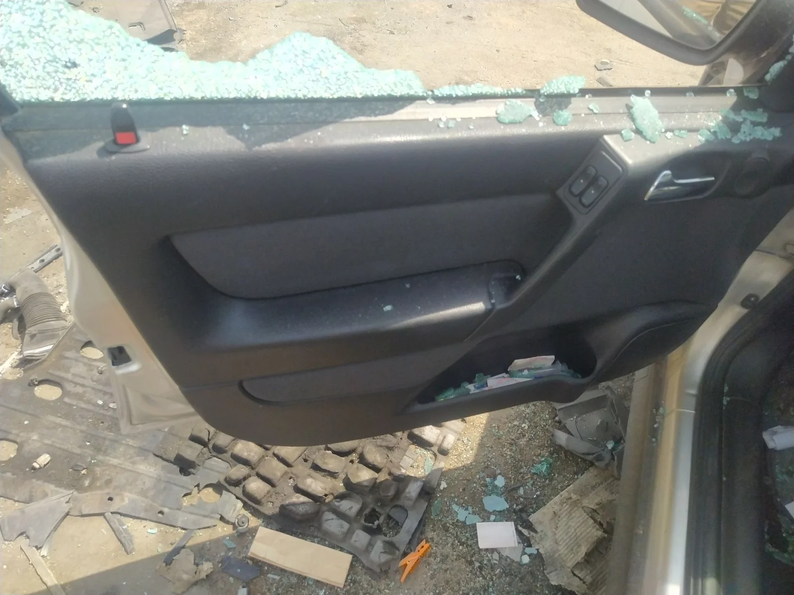 Foto de RETENEDOR PUERTA OPEL ASTRA G BERLINA 1.7 16V DTI CAT (Y 17 DT / LR6) (75 CV / 55 KW) referencia 24434086