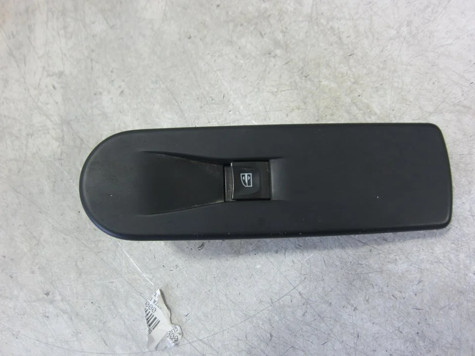 Foto de MANDO ELEVALUNAS DELANTERO DERECHO RENAULT CLIO IV referencia 809603634R
