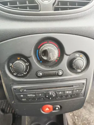 Foto de MANDO CALEFACCION / AIRE ACONDICIONADO RENAULT CLIO III 1.2 16V (75 CV / 55 KW)