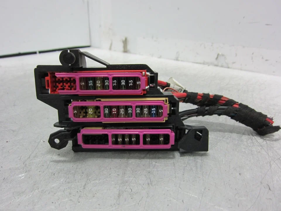 Foto de CAJA RELES / FUSIBLES AUDI A5 CABRIOLET (8F7) 2.7 V6 24V TDI (190 CV / 140 KW) referencia 8K0941824B