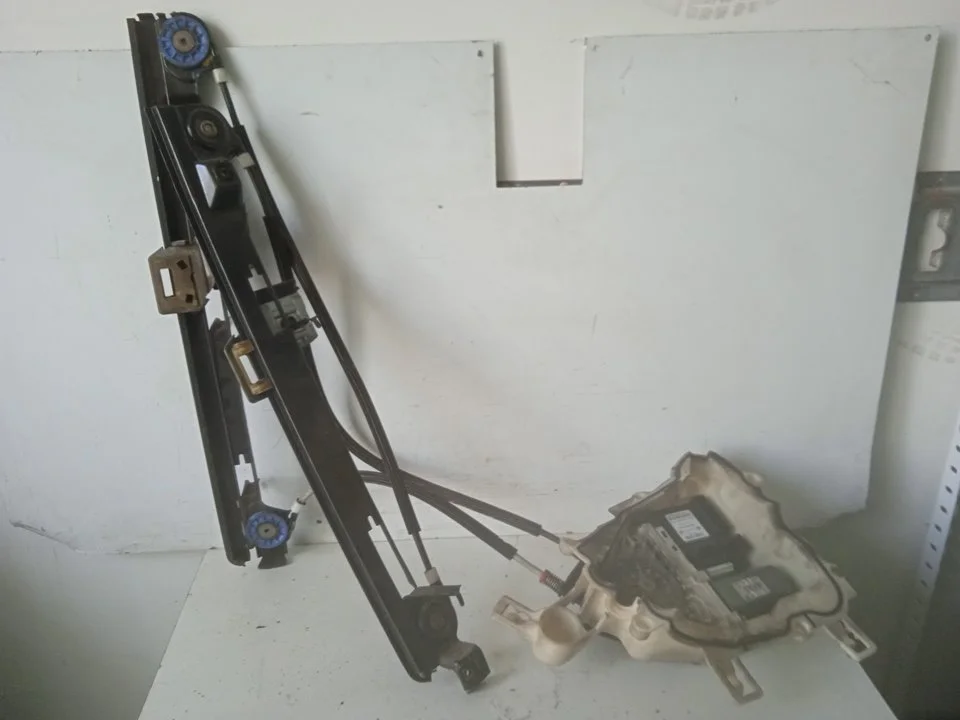 Foto de ELEVALUNAS DELANTERO IZQUIERDO SEAT ALTEA XL (5P5) referencia 5P0837401