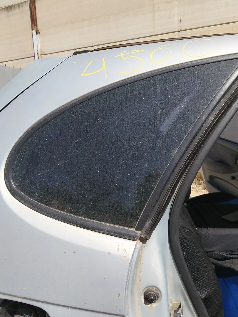 Foto de LUNA CUSTODIA TRASERA DERECHA RENAULT SCENIC I (JA...) 1.9 dCi Diesel CAT (102 CV / 75 KW)