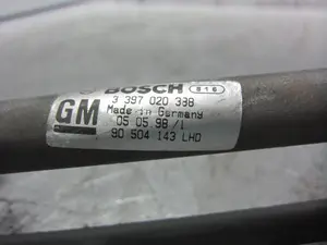 Foto de MOTOR LIMPIA DELANTERO OPEL VECTRA B BERLINA 2.0 DTI (101 CV / 74 KW) referencia 90504143 foto 3