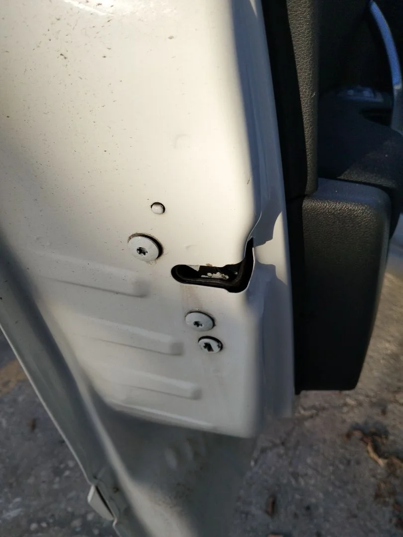 Foto de CERRADURA PUERTA DELANTERA IZQUIERDA PEUGEOT 308 SW 1.6 HDi FAP CAT (9HZ / DV6TED4) (109 CV / 80 KW)