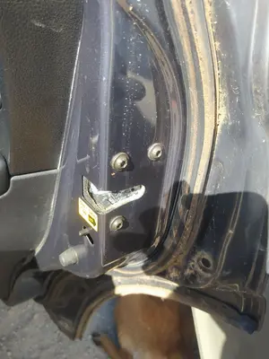 Foto de CERRADURA PUERTA TRASERA DERECHA SSANGYONG ACTYON 2.0 TD CAT (141 CV / 104 KW)