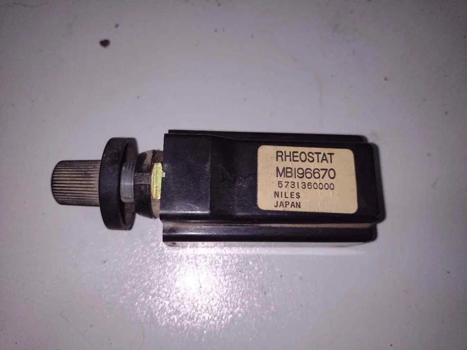 Foto de INTERRUPTOR MITSUBISHI MONTERO (V20/V40) 2.8 Turbodiesel (125 CV / 92 KW) referencia 5731360000