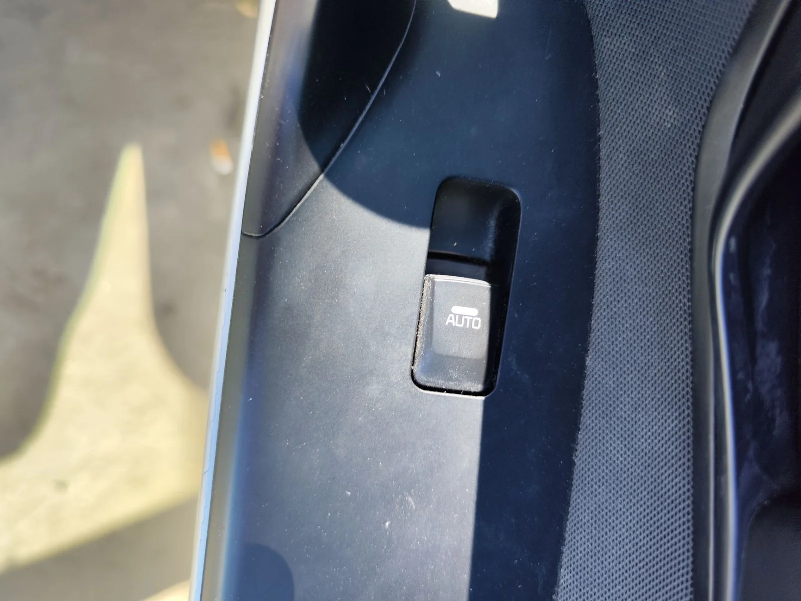 Foto de MANDO ELEVALUNAS DELANTERO DERECHO KIA CEED (JD) 1.4 CAT (99 CV / 73 KW)