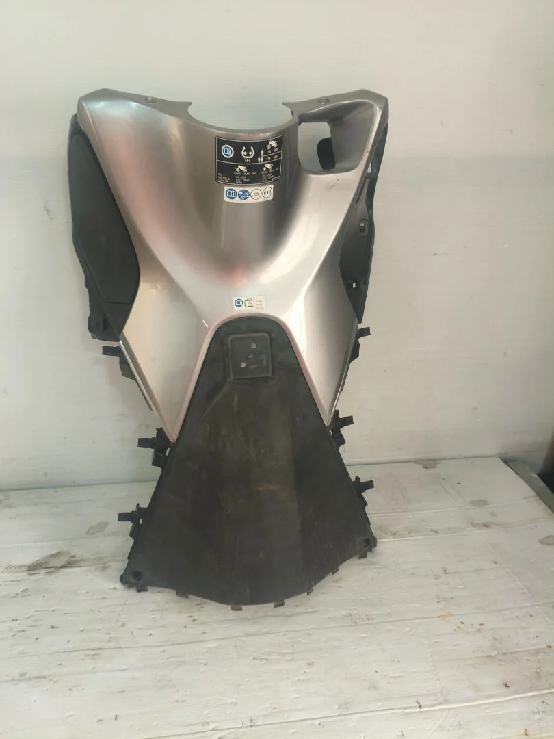 Foto de CONTRA ESCUDO HONDA SH 125I 125 cm3 - 9 kW (12 CV / 9 KW) referencia 81131K77V000