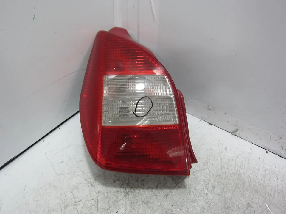 Foto de PILOTO TRASERO IZQUIERDO CITROEN C2 1.1 (60 CV / 44 KW) referencia 968028378000