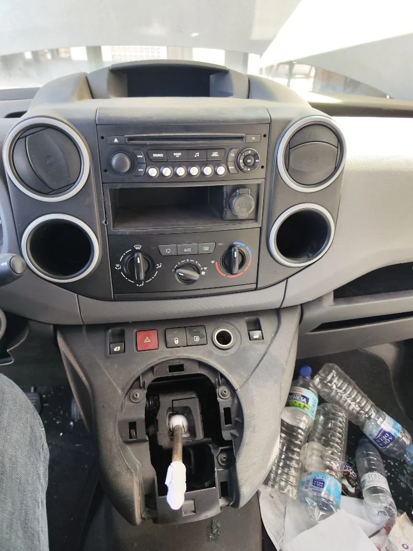 Foto de CONSOLA CENTRAL CITROEN BERLINGO FURGÓN 1.6 Blue-HDI FAP (99 CV / 73 KW)