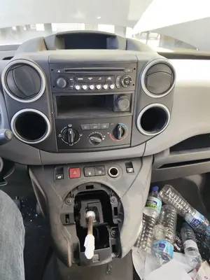 Foto de CONSOLA CENTRAL CITROEN BERLINGO FURGÓN 1.6 Blue-HDI FAP (99 CV / 73 KW)