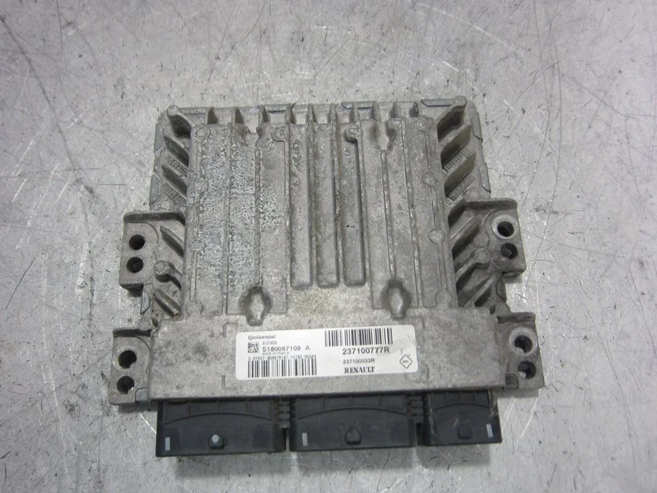 Foto de CENTRALITA MOTOR UCE RENAULT MEGANE III BERLINA 5P 1.6 16V CAT (101 CV / 74 KW) referencia 237101370R