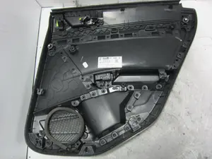 Foto de GUARNECIDO PUERTA TRASERA IZQUIERDA VOLKSWAGEN POLO VI (AW1)(08.2017) 1.0 (65 CV / 48 KW) referencia 2G6867211N foto 3