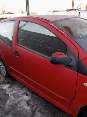 Foto de PUERTA DELANTERA DERECHA CITROEN C2 1.4 (73 CV / 54 KW) referencia 9004T0 foto 2