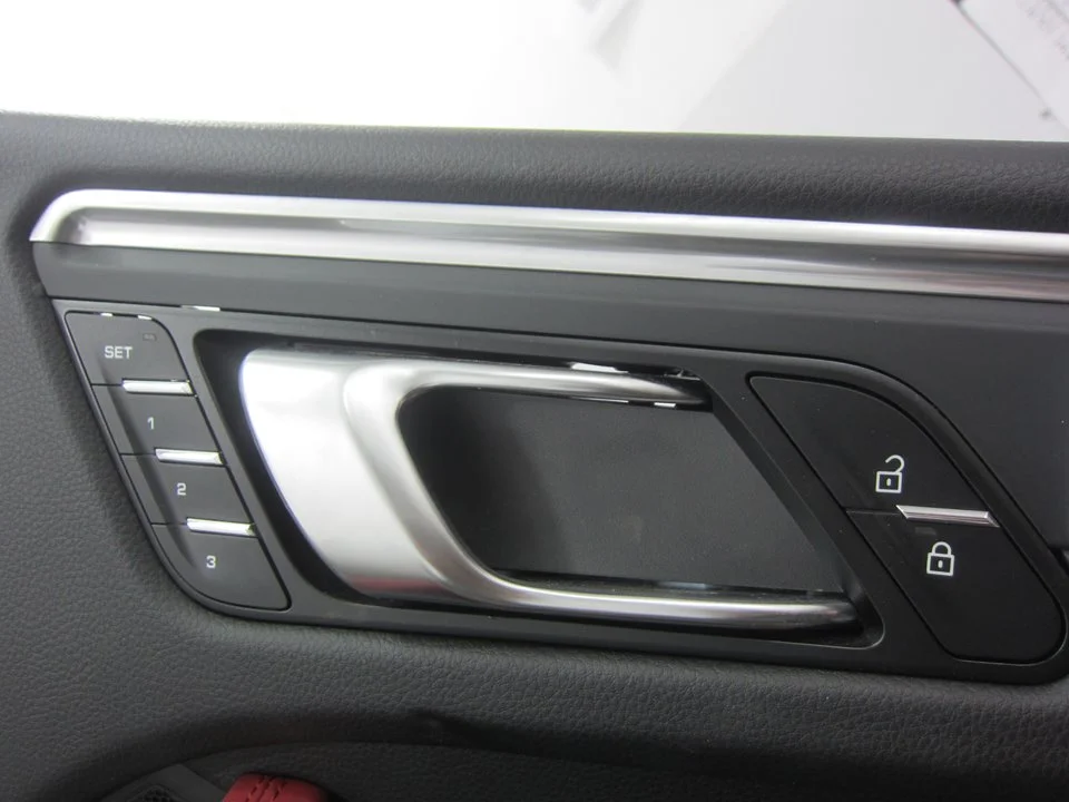 Foto de MANETA INTERIOR DELANTERA DERECHA PORSCHE MACAN (95BA) referencia 95B837020