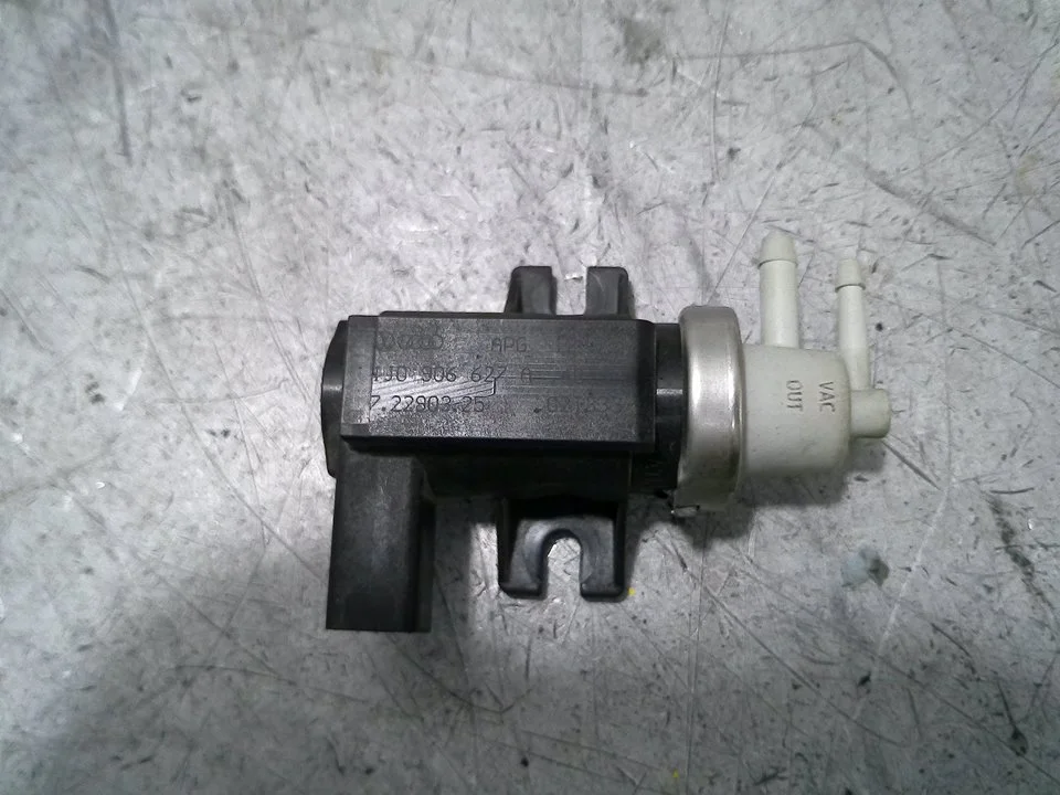 Foto de VALVULA AIRE ADICIONAL AUDI A3 (8L) 1.9 TDI (101 CV / 74 KW) referencia 1J0906627