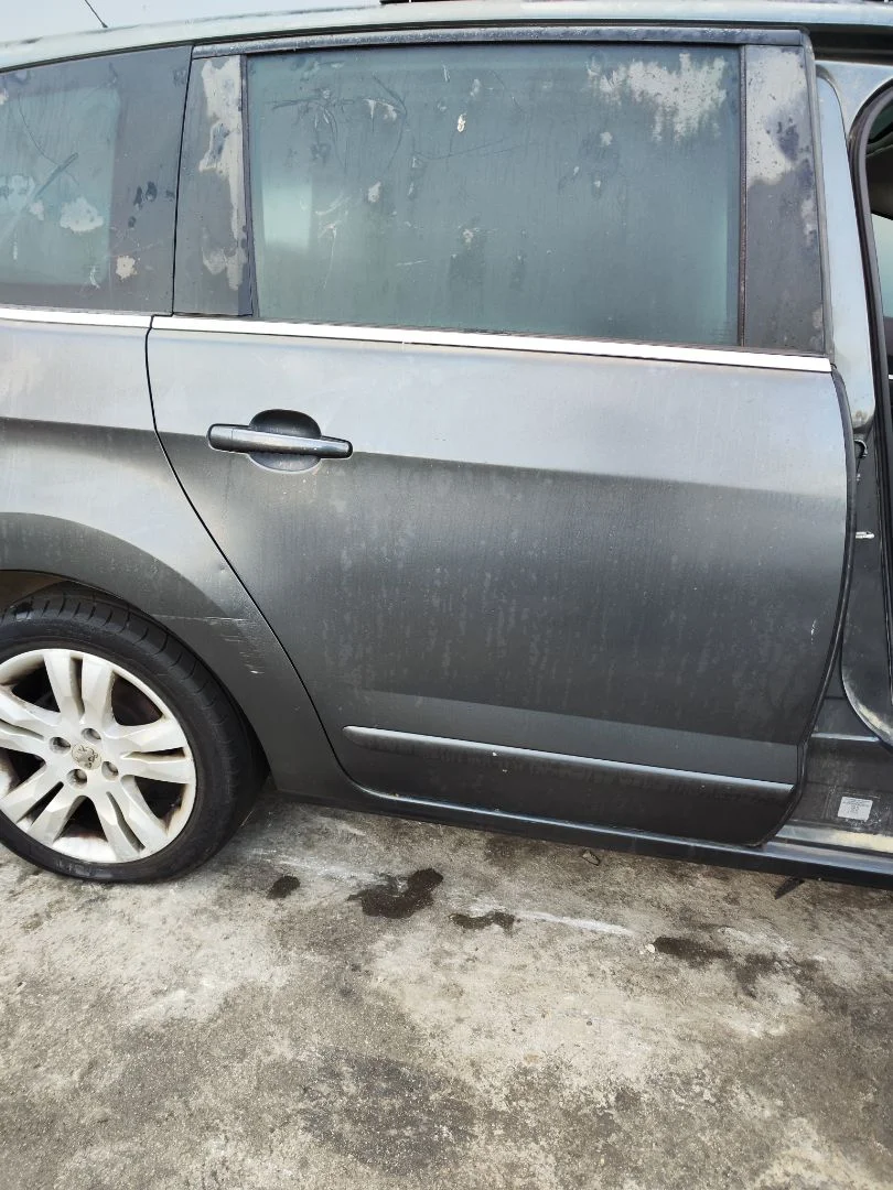 Foto de PUERTA TRASERA DERECHA PEUGEOT 5008 1.6 HDi FAP CAT (9HZ / DV6TED4) (109 CV / 80 KW)