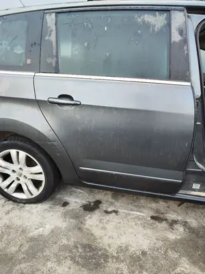 Foto de PUERTA TRASERA DERECHA PEUGEOT 5008 1.6 HDi FAP CAT (9HZ / DV6TED4) (109 CV / 80 KW)
